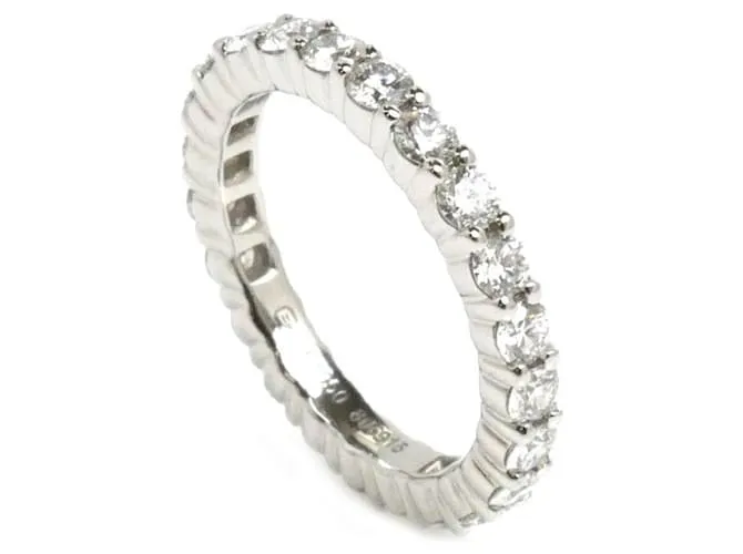 Anillo de eternidad completo con engaste de garras en platino 950 de Harry Winston 