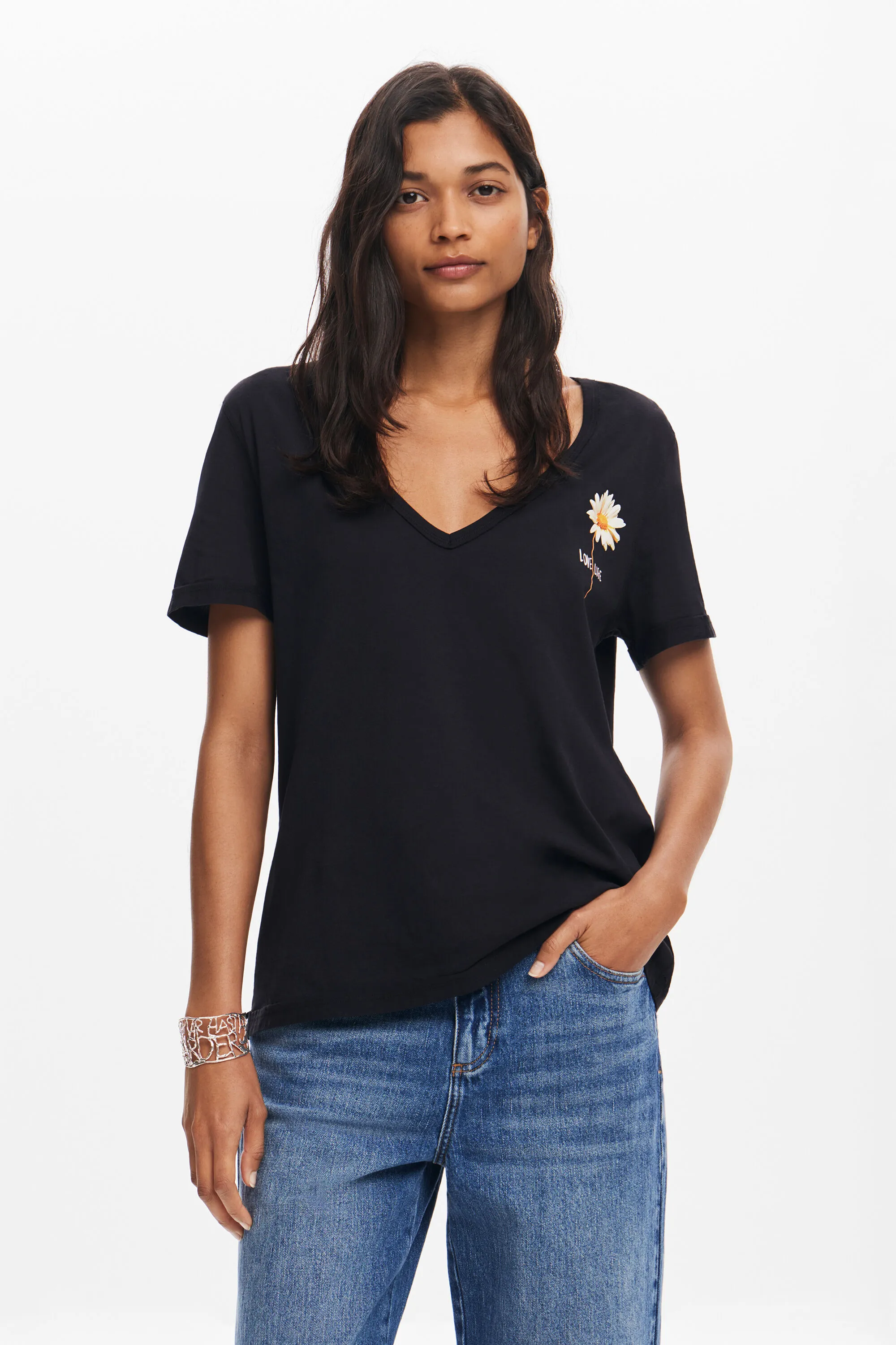Camiseta escote pico flor