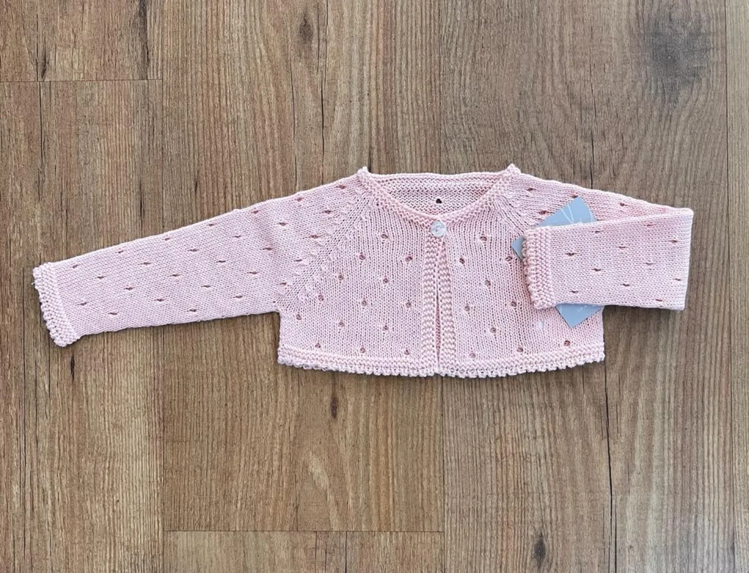 Chaqueta rosa o grosella. Cortita