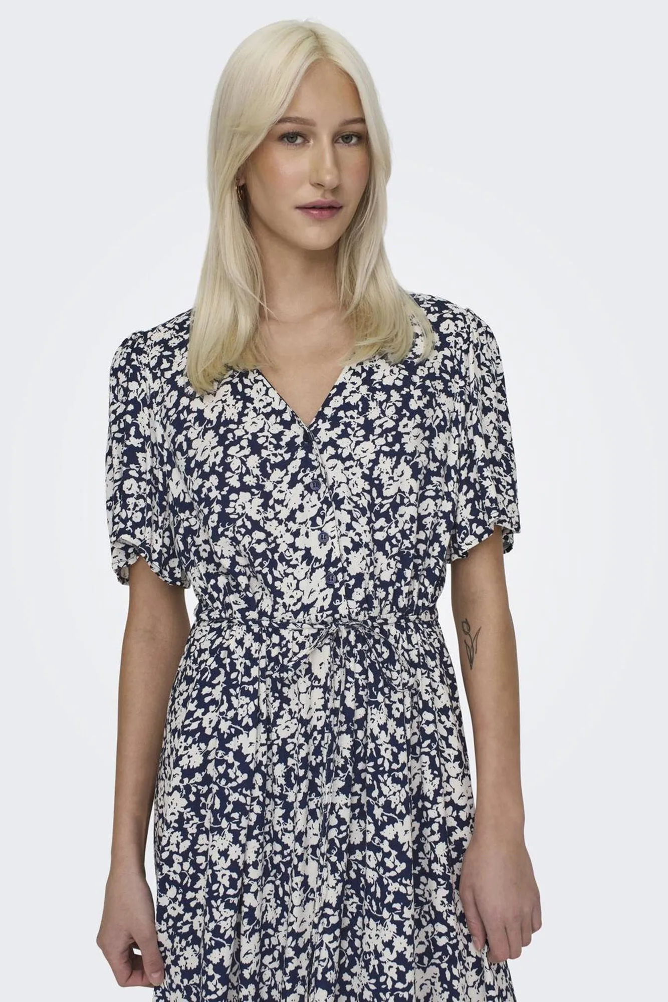 Only Vestido midi escote pico