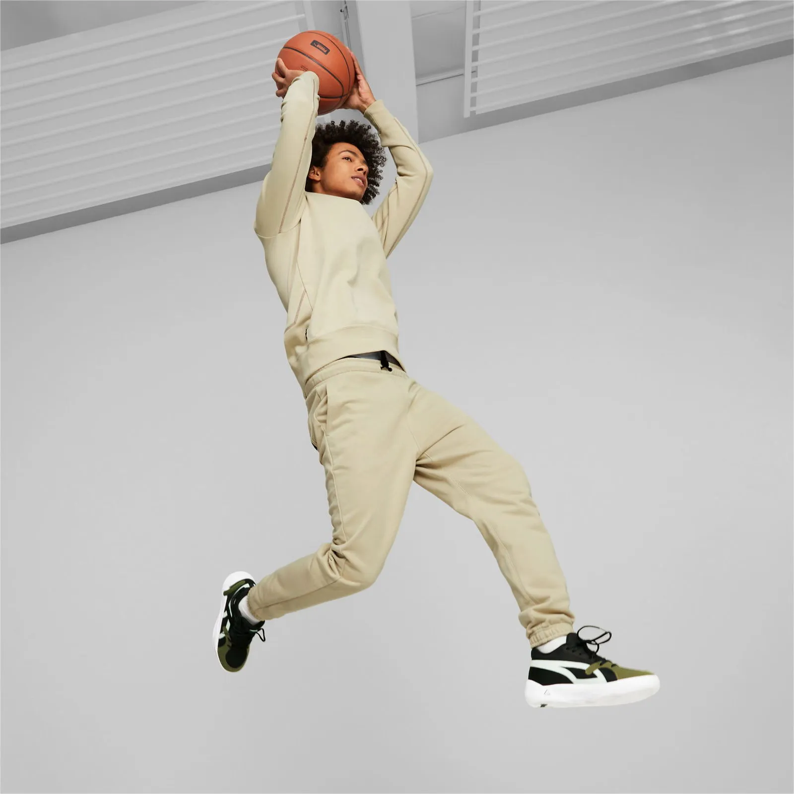 Puma Pivot Crew EMB Basketball Pullover