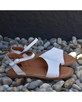 Sandalia de piel plana 21615 blanca TOP3SHOES