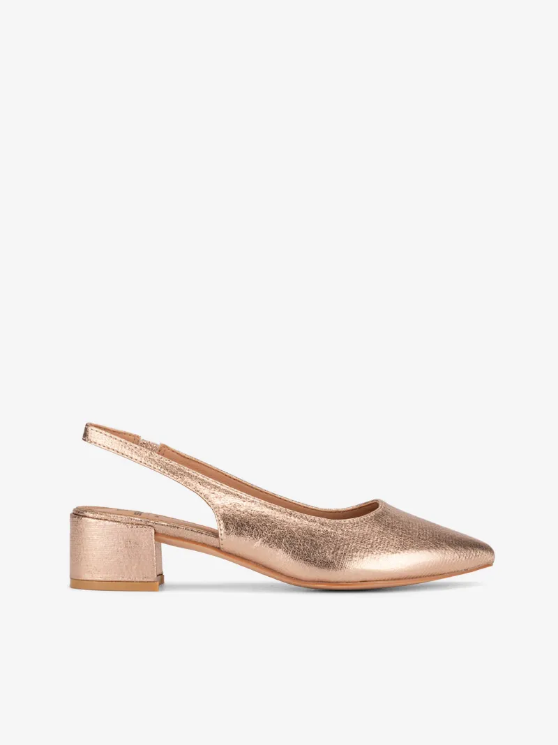 SAPATO PUMP DE TACÃO SLINGBACK METALIZADO COM ELÁSTICO ATRÁS E FORMA PONTIGUDA