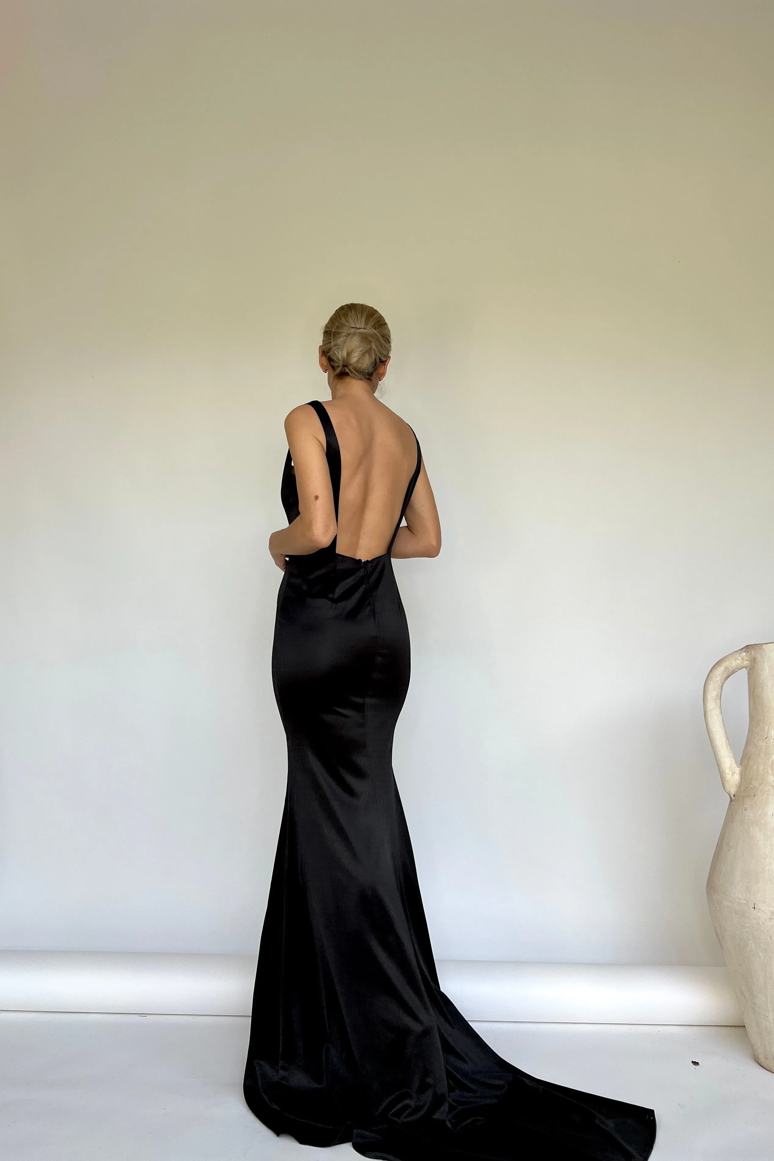 VESTIDO ESCOTE ESPALDA